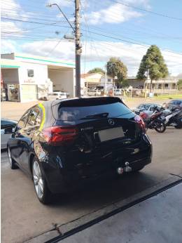 MERCEDES-BENZ - A 200 - 2017/2018 - Preta - R$ 119.900,00