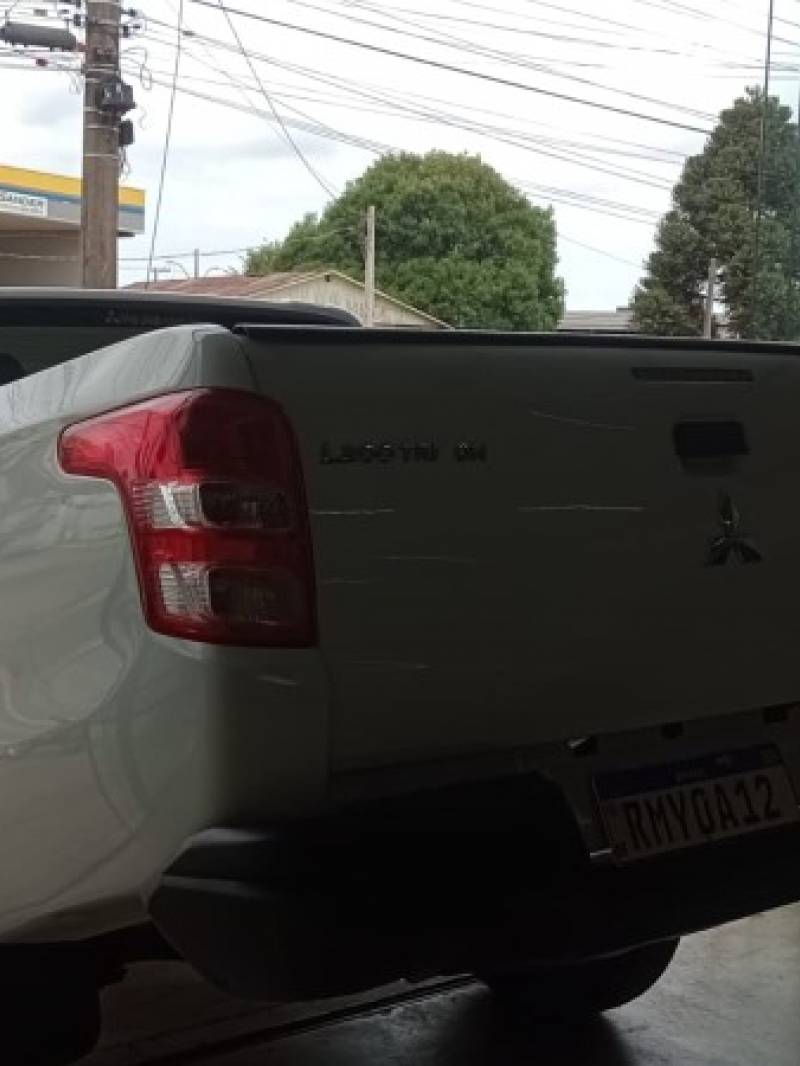MITSUBISHI - L200 - 2021/2021 - Branca - R$ 148.000,00