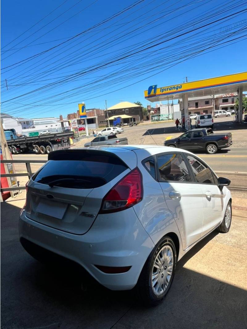 FORD - FIESTA - 2015/2015 - Branca - R$ 44.900,00