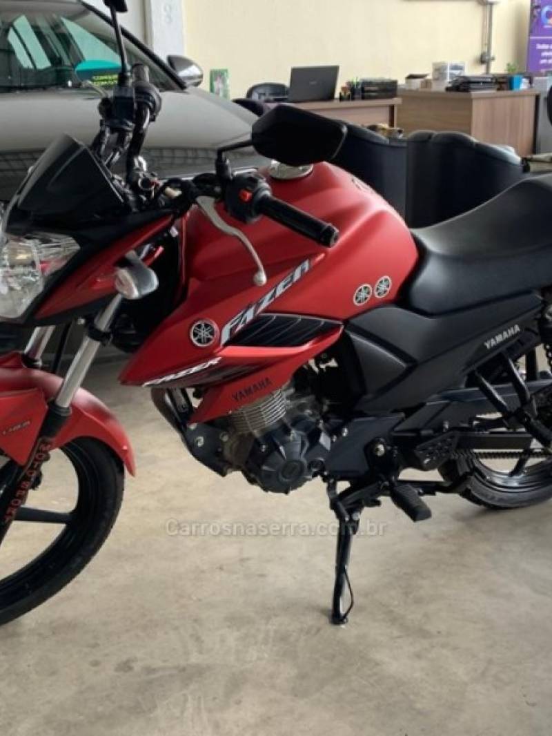 YAMAHA - FAZER - 2021/2022 - Vermelha - R$ 17.700,00