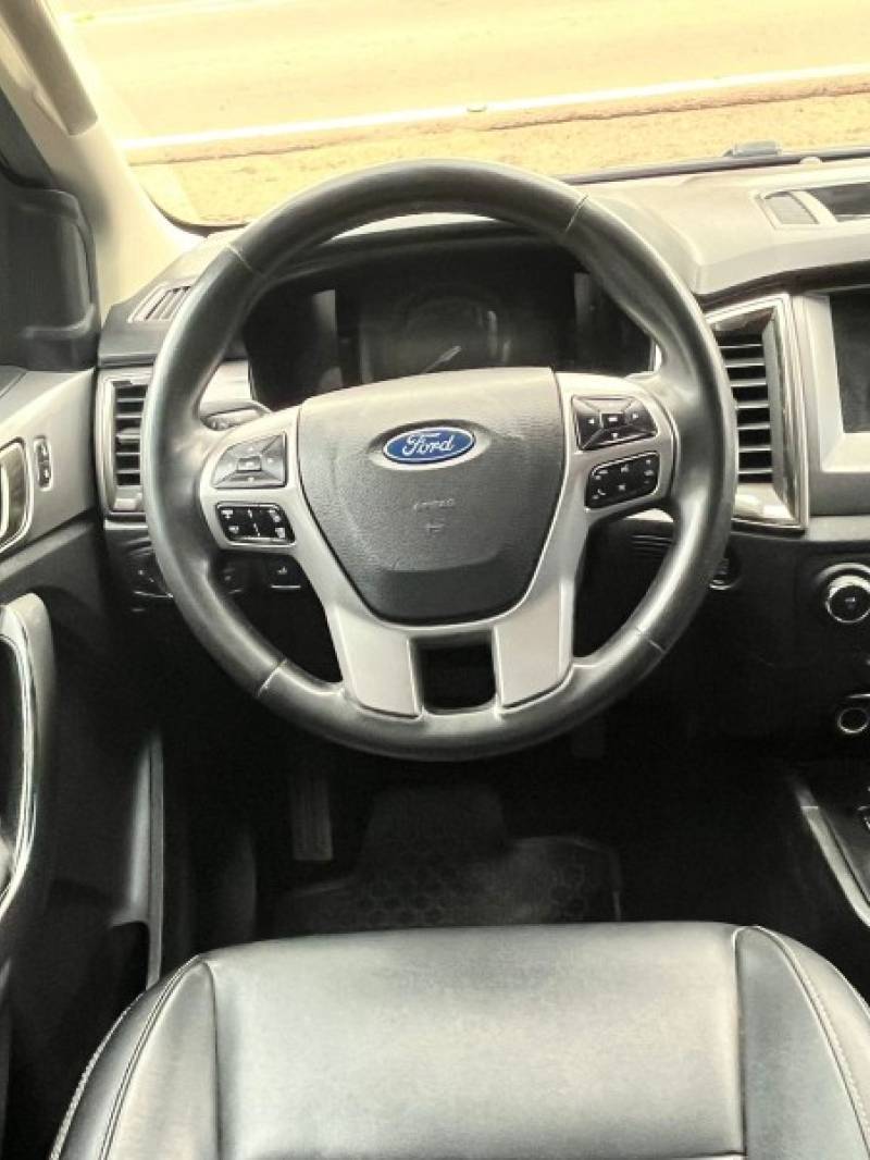 FORD - RANGER - 2020/2021 - Preta - R$ 174.900,00