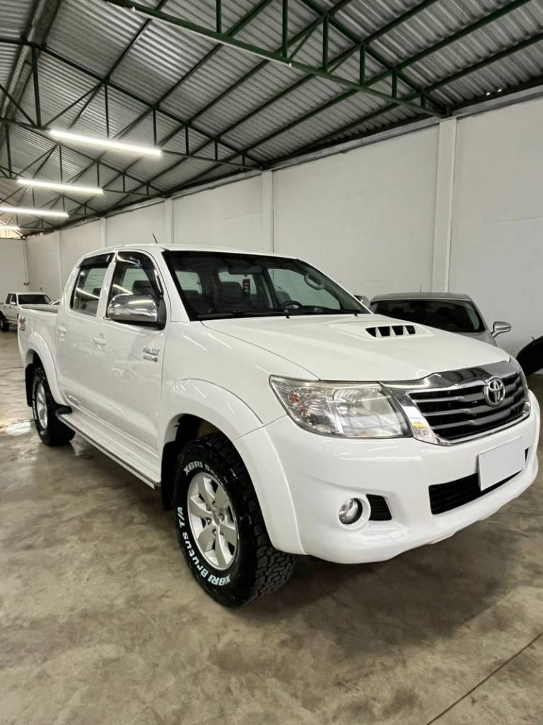 TOYOTA - HILUX - 2014/2014 - Branca - R$ 144.900,00