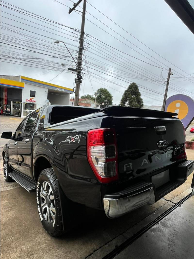 FORD - RANGER - 2020/2021 - Preta - R$ 174.900,00