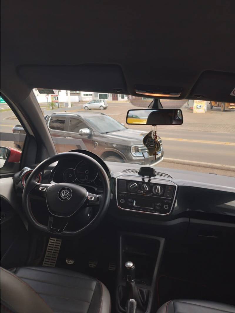 VOLKSWAGEN - UP - 2019/2019 - Branca - R$ 73.900,00