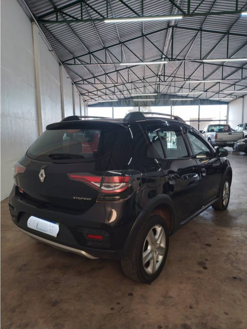 RENAULT - SANDERO - 2021/2022 - Preta - R$ 68.800,00