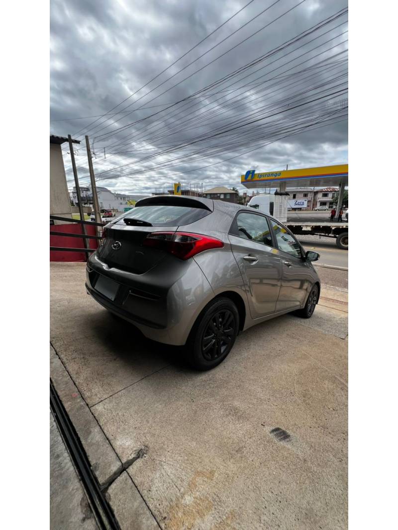 HYUNDAI - HB20 - 2016/2017 - Prata - R$ 53.900,00