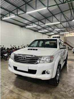 TOYOTA - HILUX - 2014/2014 - Branca - R$ 144.900,00