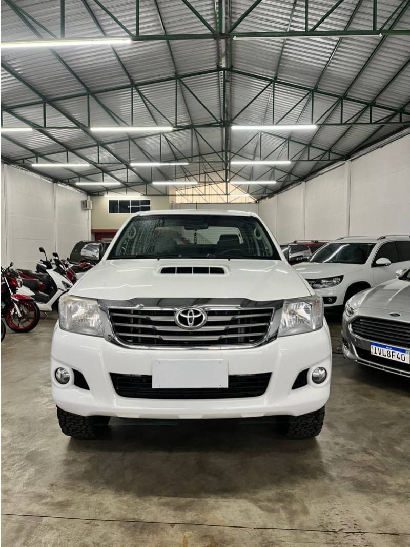 TOYOTA - HILUX - 2014/2014 - Branca - R$ 144.900,00