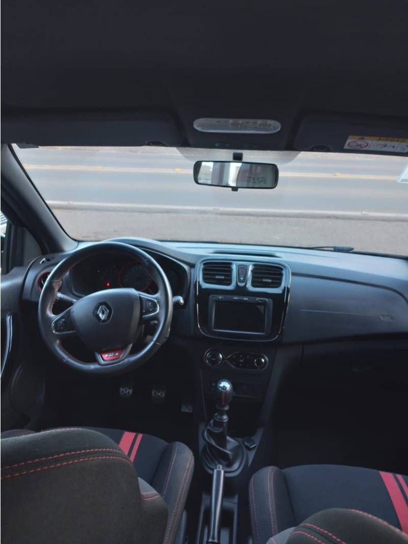RENAULT - SANDERO - 2021/2022 - Preta - R$ 88.900,00