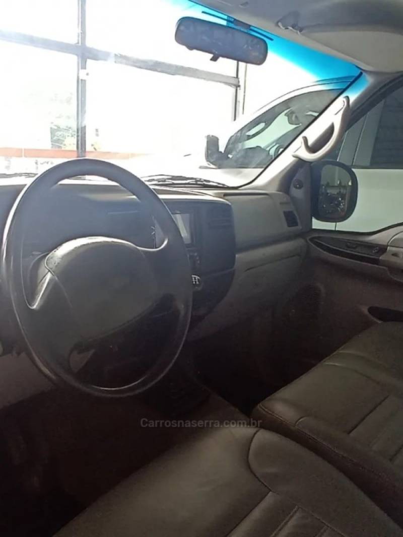 FORD - F-250 - 2000/2000 - Prata - R$ 138.000,00