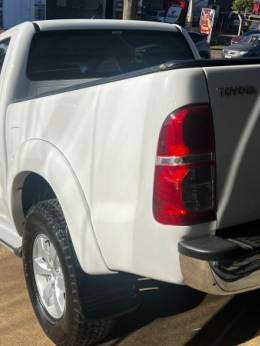 TOYOTA - HILUX - 2014/2015 - Branca - R$ 118.000,00