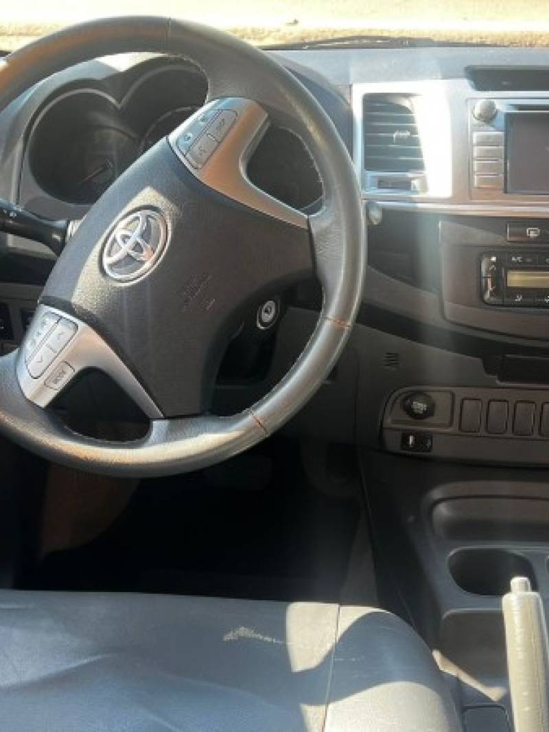 TOYOTA - HILUX - 2014/2015 - Branca - R$ 118.000,00