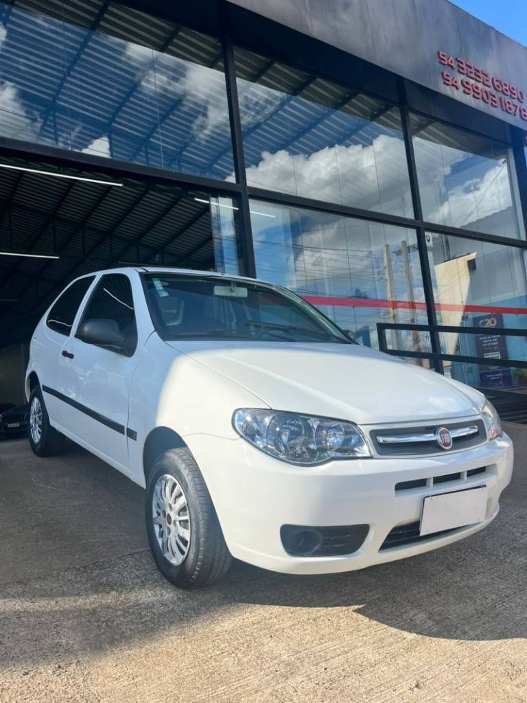 FIAT - PALIO - 2013/2014 - Branca - R$ 28.900,00