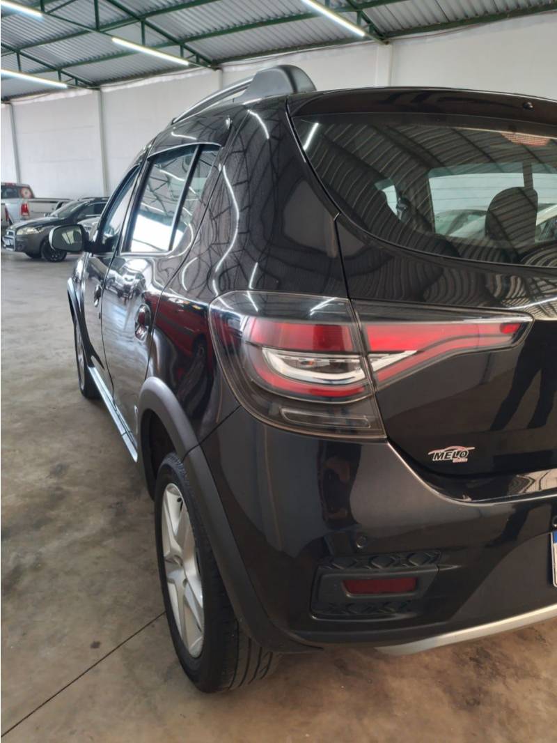RENAULT - SANDERO - 2021/2022 - Preta - R$ 68.800,00