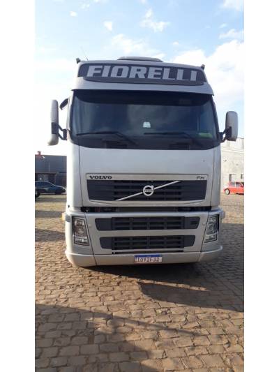 VOLVO - FH - 2008/2008 - Prata - R$ 315.000,00