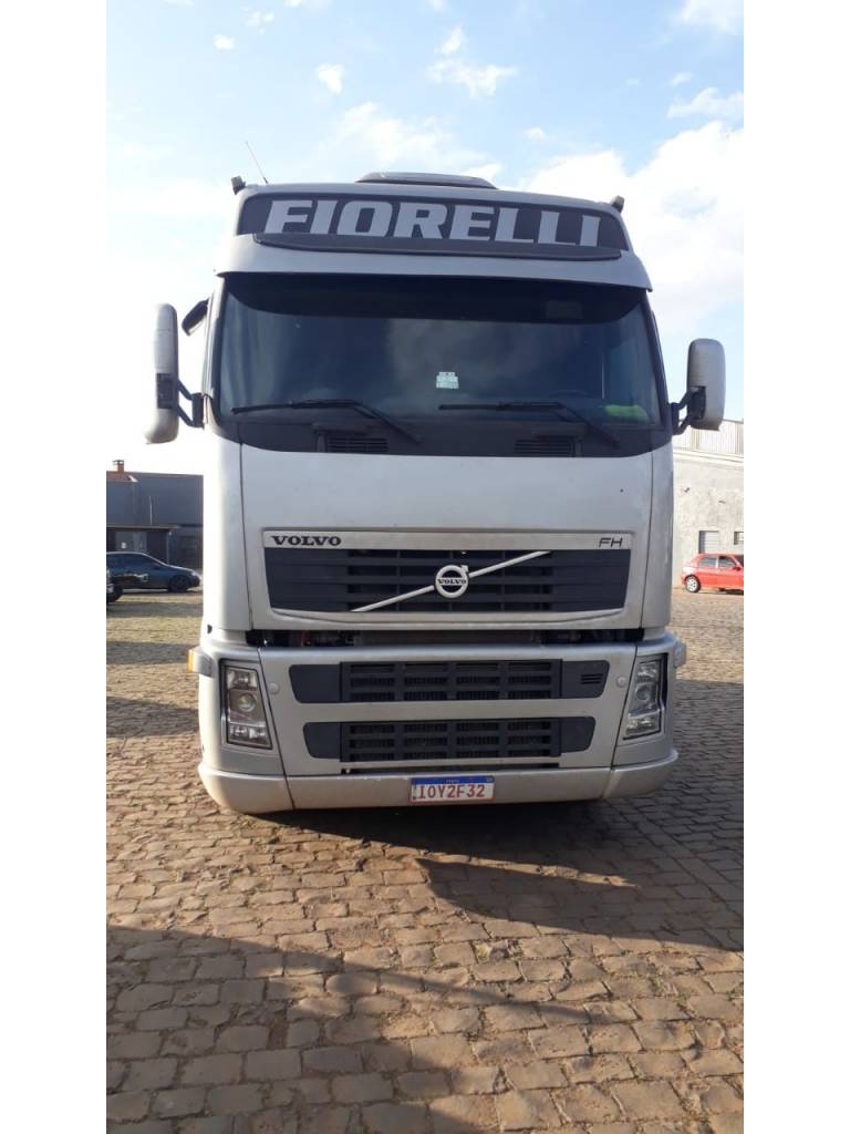 VOLVO - FH - 2008/2008 - Prata - R$ 315.000,00
