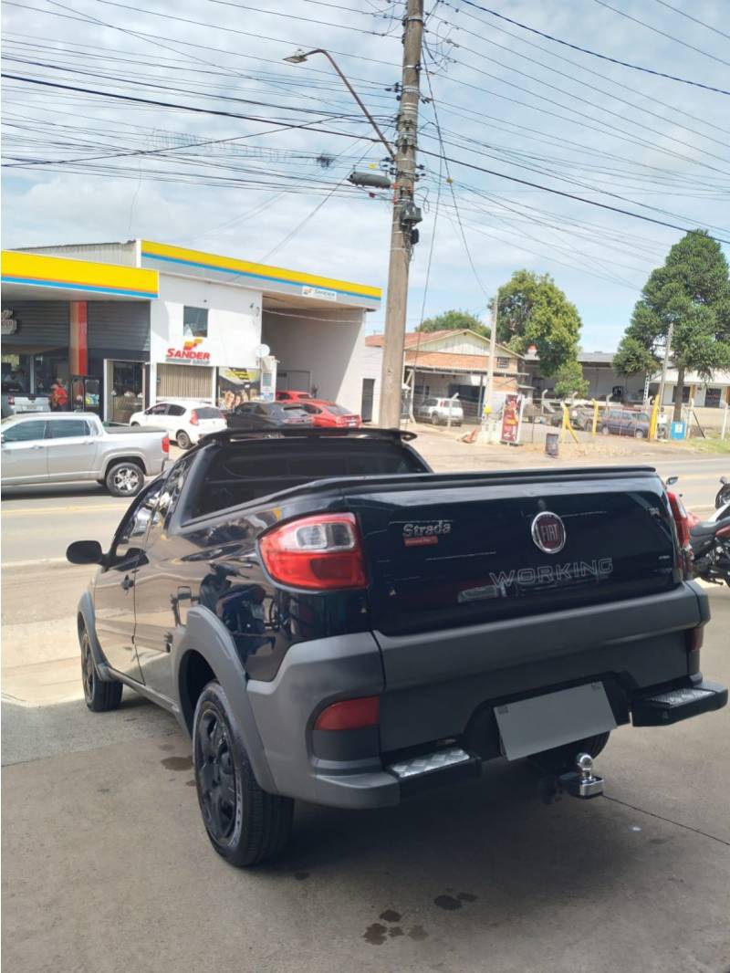 FIAT - STRADA - 2015/2015 - Azul - R$ 56.000,00
