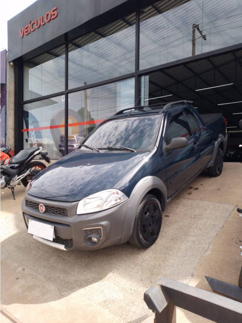 FIAT - STRADA - 2015/2015 - Azul - R$ 56.000,00