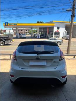 FORD - FIESTA - 2015/2015 - Branca - R$ 44.900,00