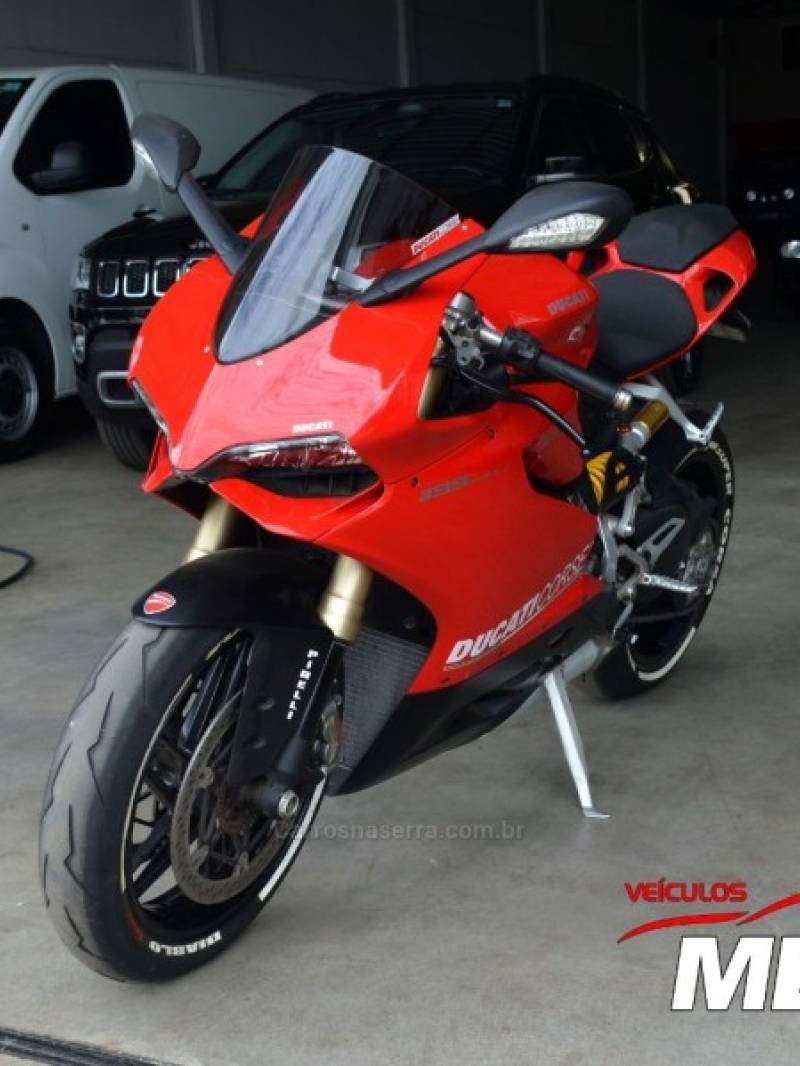DUCATI - SUPERBIKE 1199 - 2015/2015 - Vermelha - R$ 79.900,00