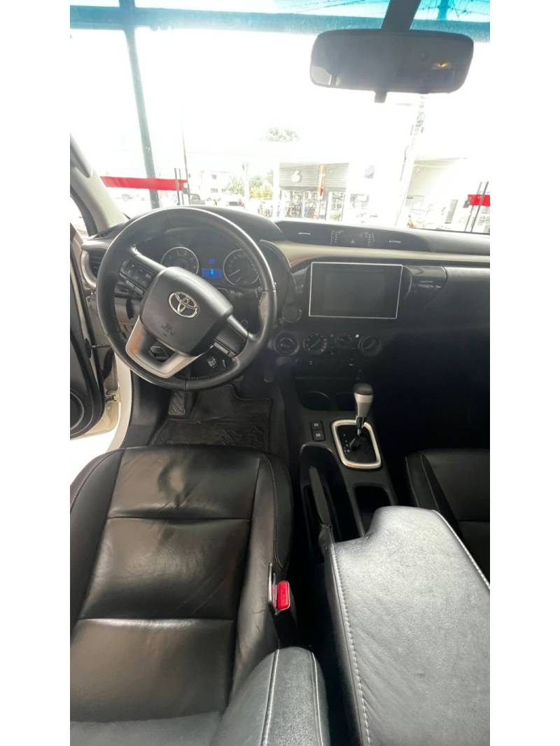 TOYOTA - HILUX - 2016/2017 - Branca - R$ 164.900,00