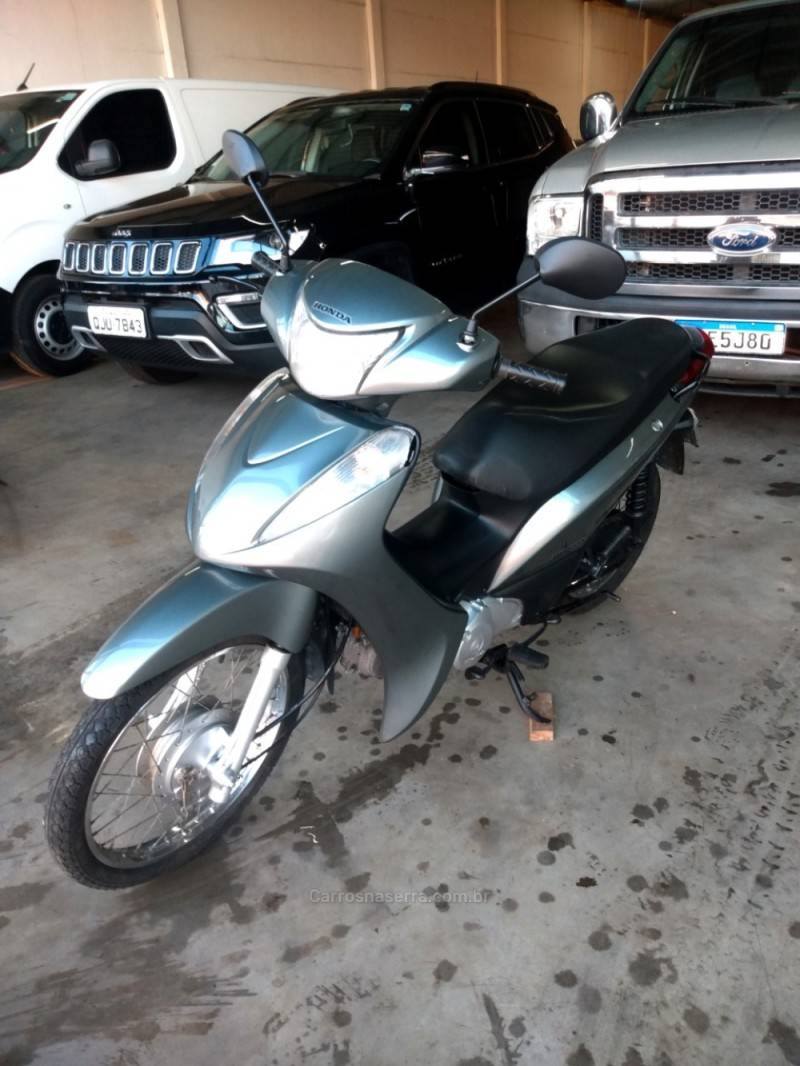 HONDA - BIZ 125 - 2011/2012 - Prata - R$ 10.900,00