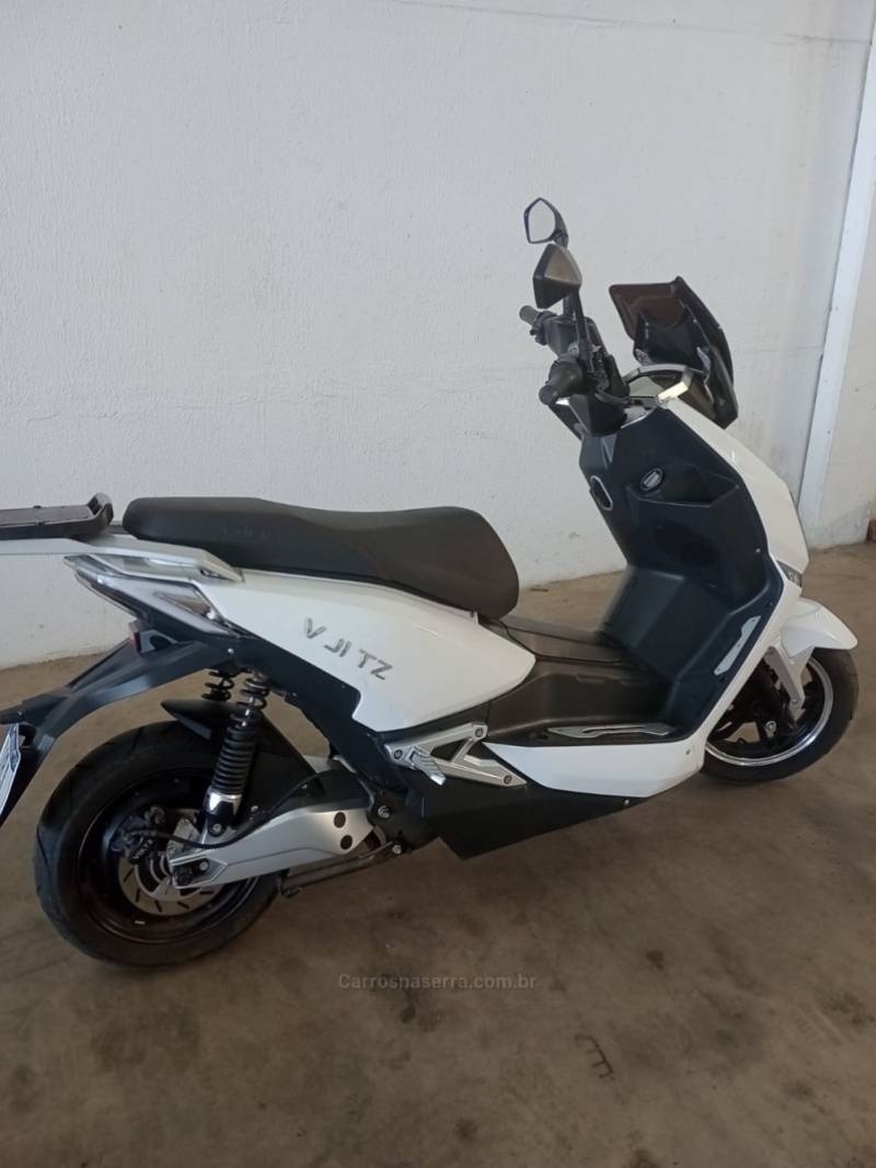 AIMA - VOLTZ EV01 - 2022/2021 - Branca - R$ 14.900,00