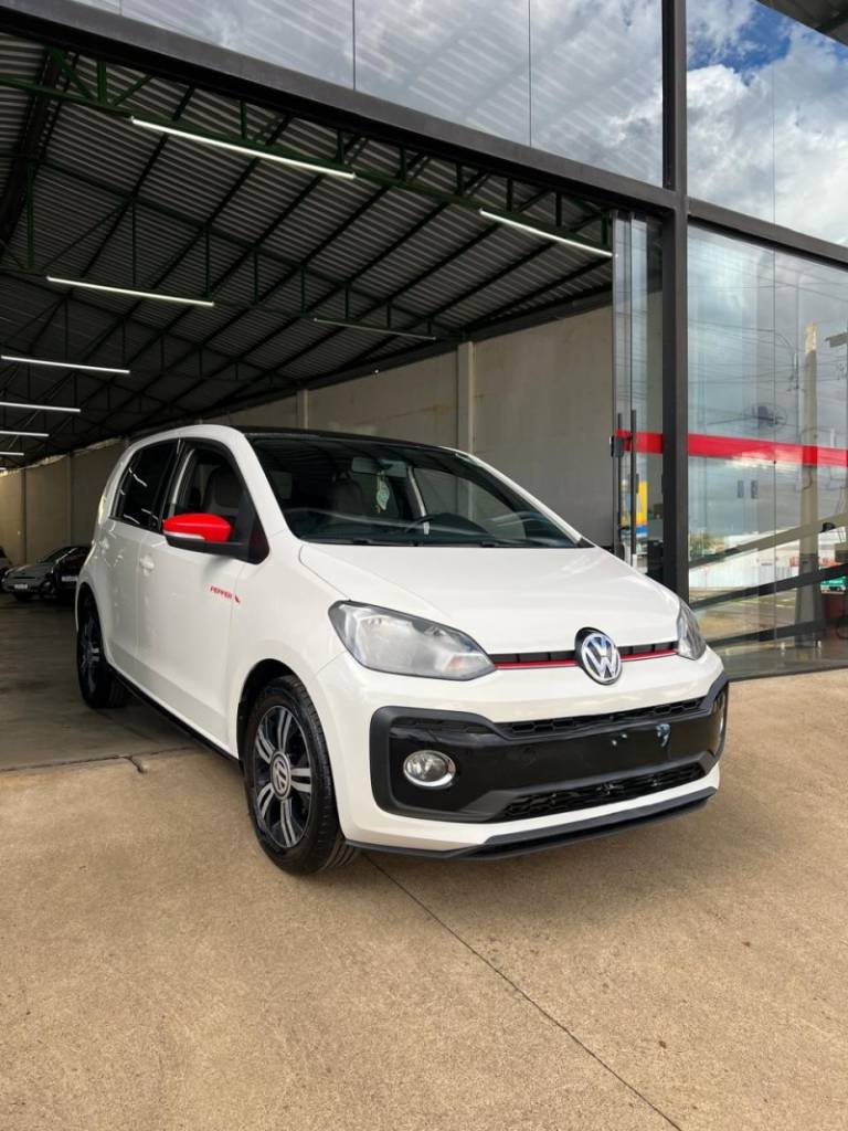 VOLKSWAGEN - UP - 2019/2019 - Branca - R$ 73.900,00