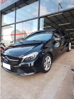 MERCEDES-BENZ - A 200 - 2017/2018 - Preta - R$ 119.900,00