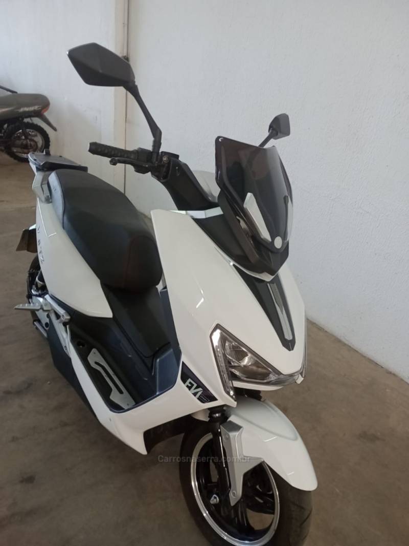 AIMA - VOLTZ EV01 - 2022/2021 - Branca - R$ 14.900,00