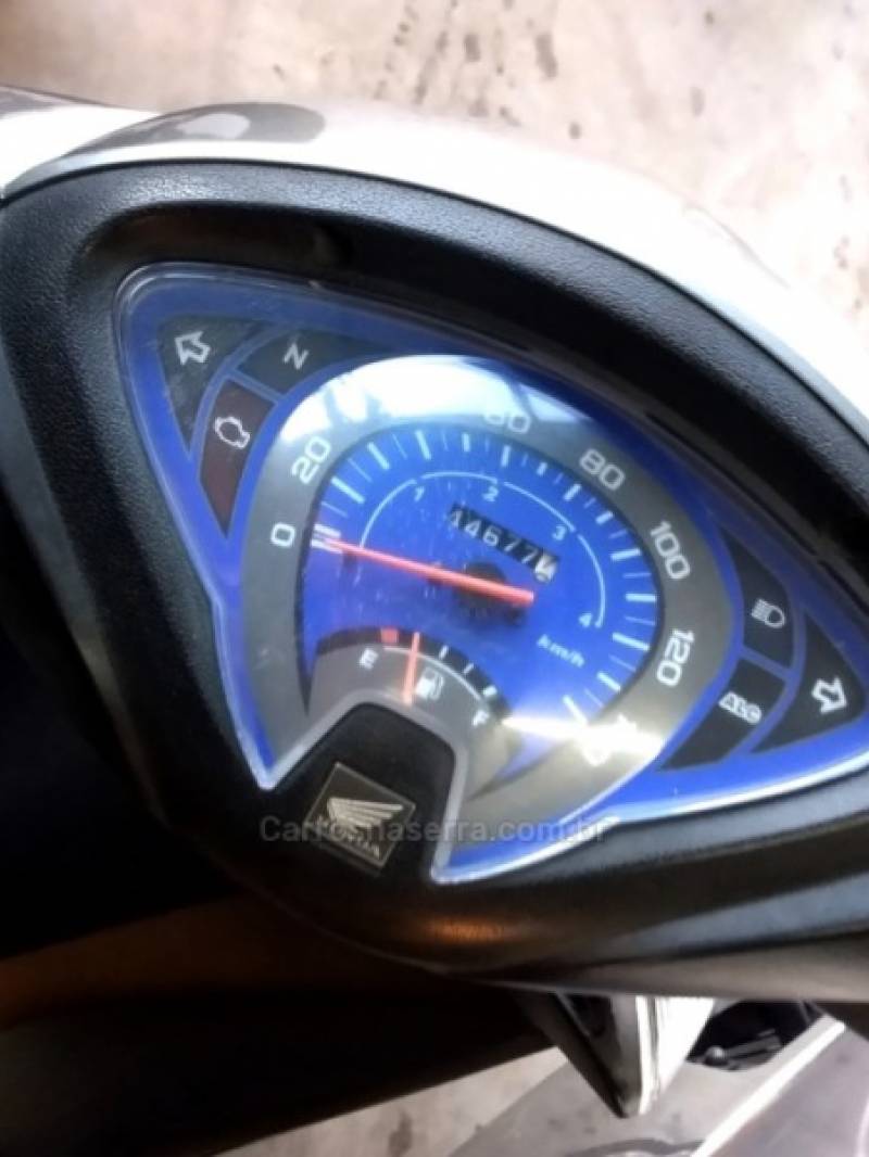 HONDA - BIZ 125 - 2011/2012 - Prata - R$ 10.900,00