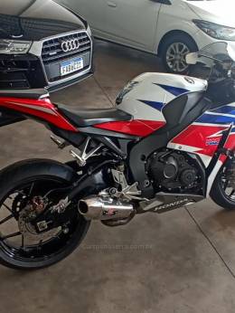 HONDA - CBR 1000RR-R - 2014/2014 - Branca - R$ 62.000,00