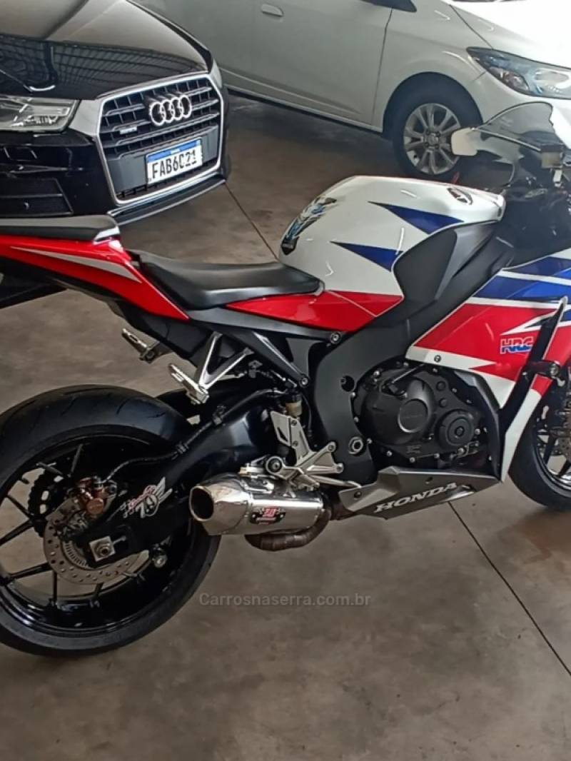 HONDA - CBR 1000RR-R - 2014/2014 - Branca - R$ 62.000,00