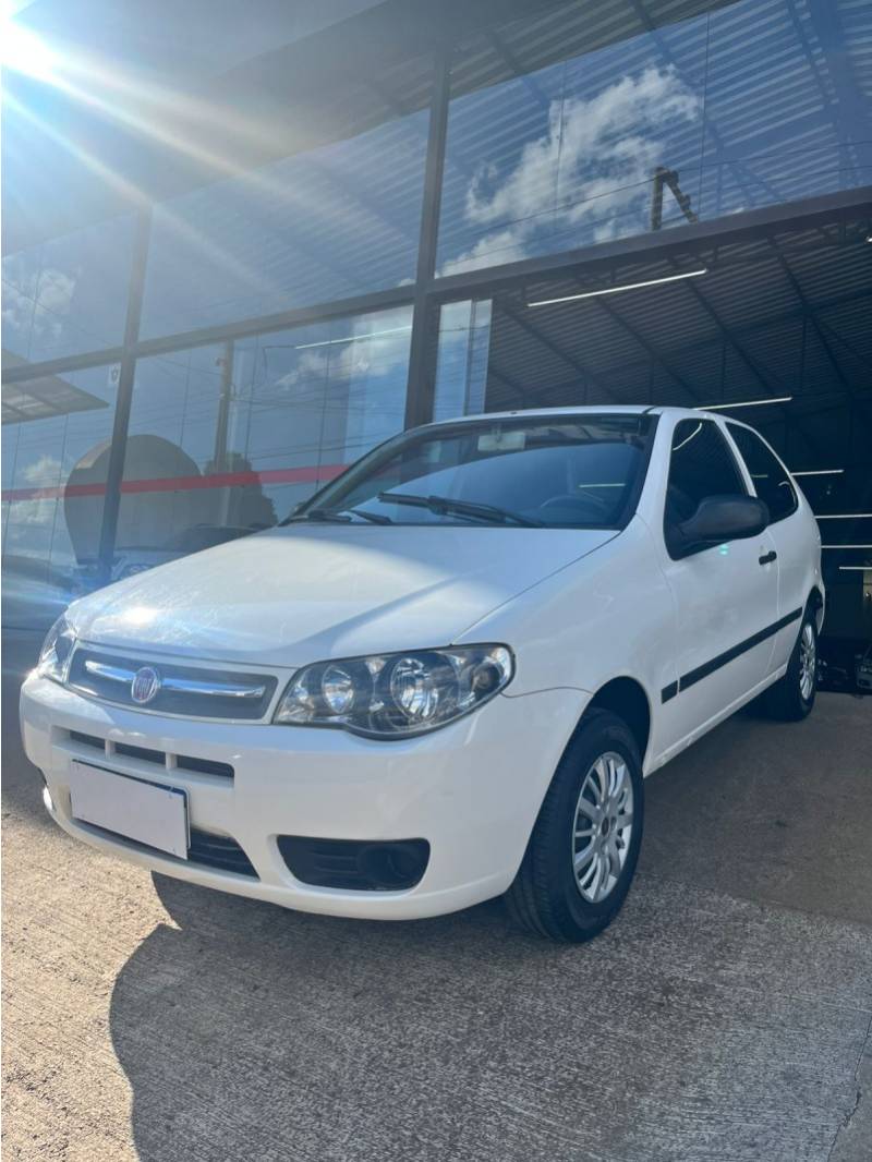 FIAT - PALIO - 2013/2014 - Branca - R$ 28.900,00