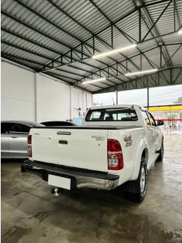 TOYOTA - HILUX - 2014/2014 - Branca - R$ 144.900,00