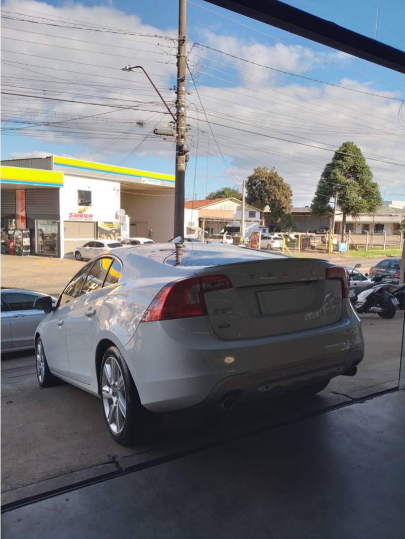 VOLVO - S60 - 2011/2011 - Branca - R$ 72.500,00