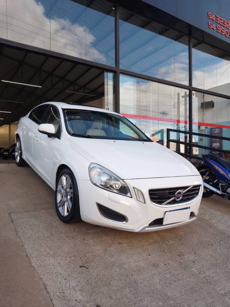 VOLVO - S60 - 2011/2011 - Branca - R$ 72.500,00