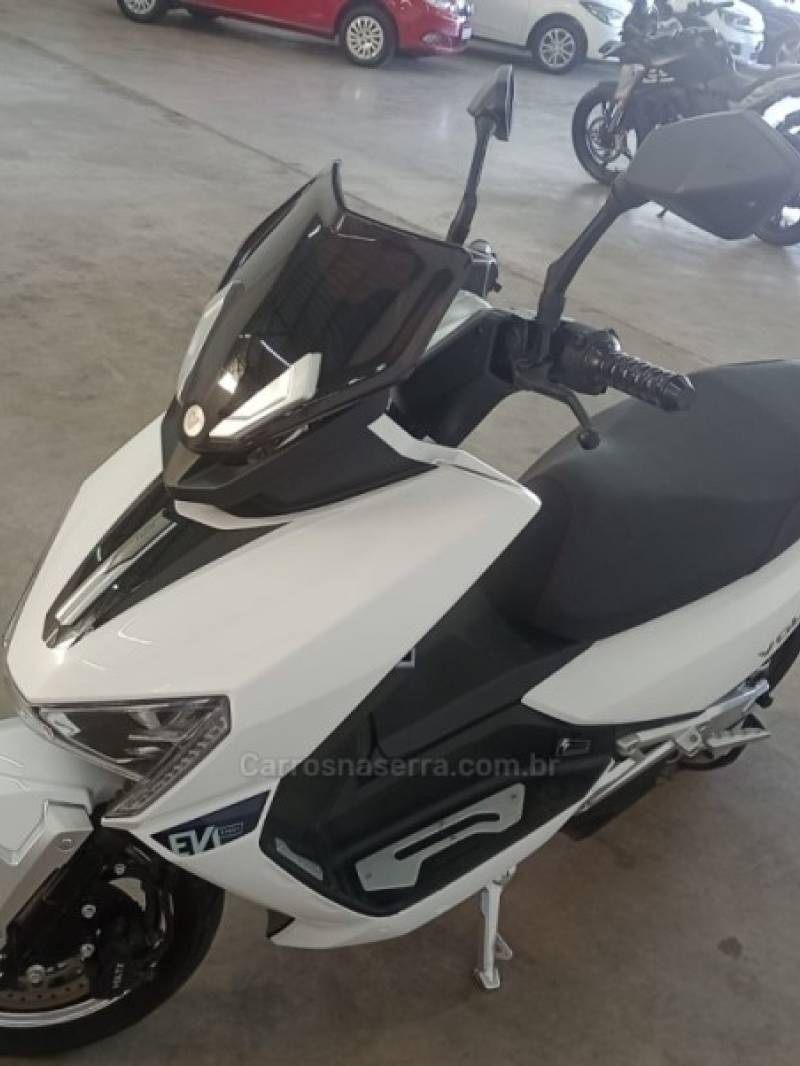 AIMA - VOLTZ EV01 - 2022/2021 - Branca - R$ 14.900,00